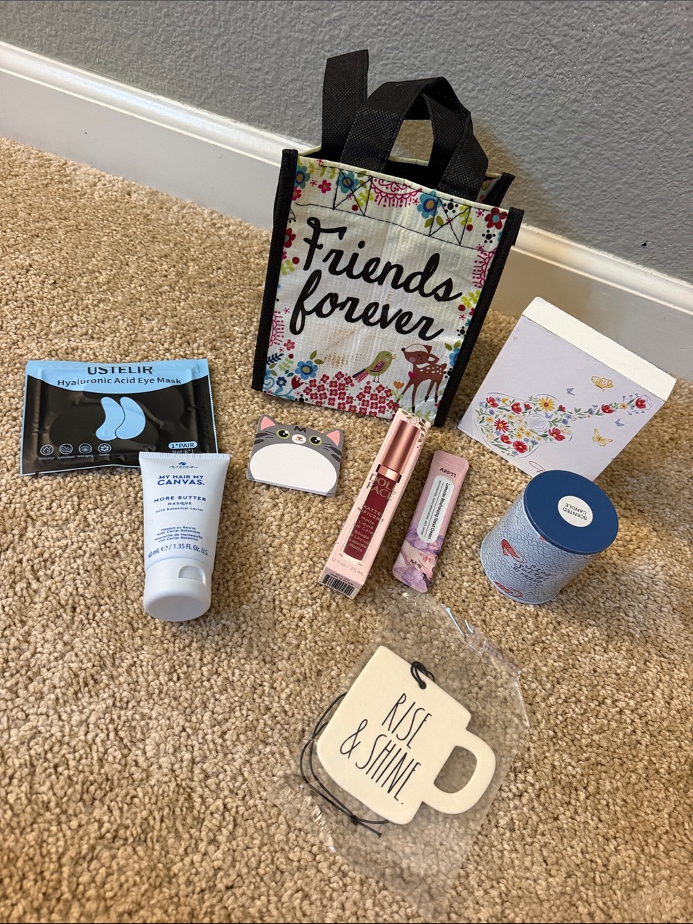 Assorted Women’s Skincare Gift Set – White & Pink Accents